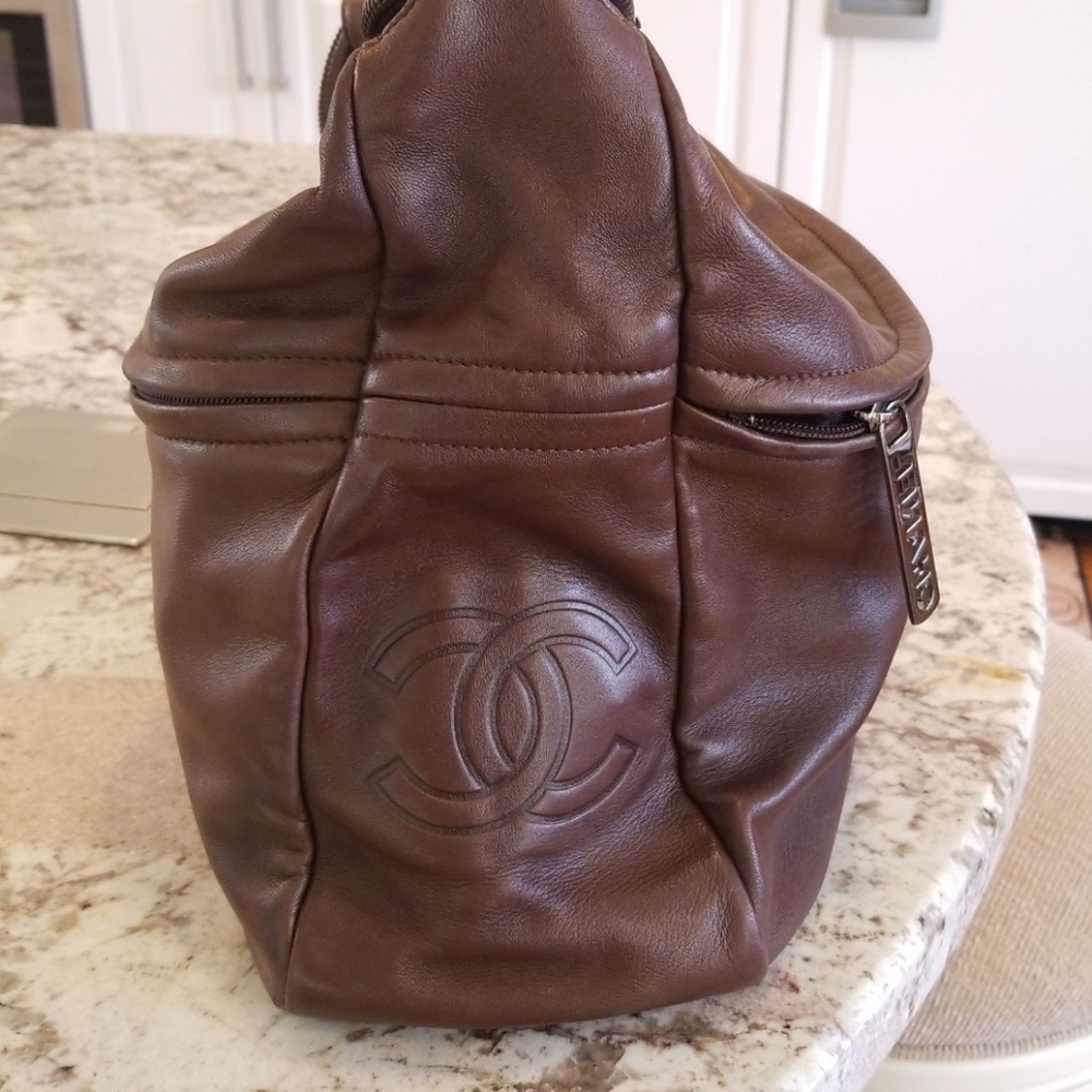 Gorgeous Leather Chanel Shoulder Bag